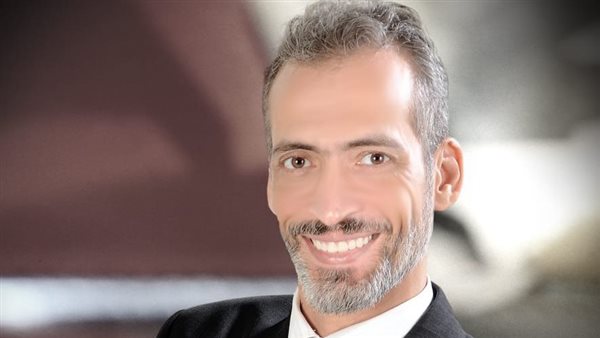 افتتاح معرض دافنشى للفن التشكيلى الزجاجى بصورة الرئيس عبد الفتاح السيسى