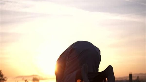 احذر.. عادة منتشرة تبطل صلاتك وتدخلك نار جهنم