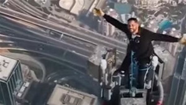 صعد 160 طابقا في 51 دقيقة.. ويل سميث يصل إلى قمة برج خليفة في تجربة مثيرة | فيديو