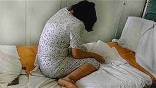 صورني عارية ومارس الجنس بالقوة..رانيا:حضرت لمقابلة والدته فهتك عرضي