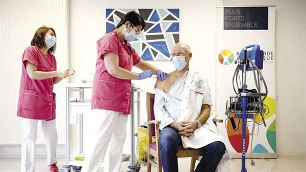 الموجة الخامسة من كورونا.. عالم فيروسات يكشف الحل الوحيد للوقاية من متحور دلتا