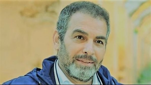 مجبتش شبكة ولا دفعت مهر..لقطات نادرة من حفل زفاف أحمد عبدالعزيز | شاهد