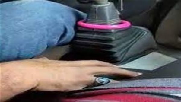 من محاولة مسك اليد لرفع الدريس.. فتاة التجمع تروي تفاصيل تحرش سائق الميكروباص بها | فيديو