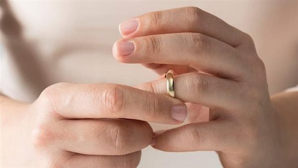 لن تتخيل السبب.. شاب يطالب طليقته بـ 2 مليون جنيه