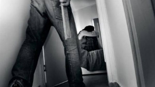 كسرت دماغها بشاكوش.. اعترافات صادمة لقاتل صديقته الأسترالية بحلوان