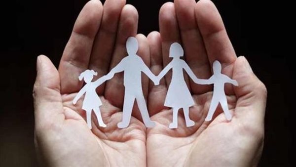 بسبب موبايل..سمية تقيم دعوى طلاق من زوجها