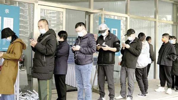 توقعات خطيرة..أستاذ أوبئة يعلن مفاجأة غير سارة بشأن الموجة الخامسة من كورونا في مصر