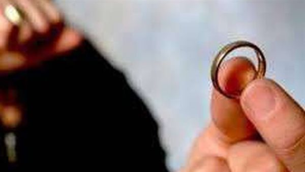 طردني عشان مجبتش حاجة لبنت أخته.. زوجة تقيم دعوى خلع من زوحها