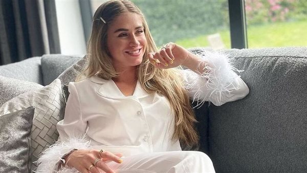 ارتدت حجاب على ملابس شفافة..زوجة بوجبا تلفت الأنظار في احتفال عيد ميلادها | شاهد