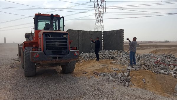 إزالة محطة تمويل مخالفة على مساحة 200 متر أرض أملاك دولة بالمنطقة الصناعية بالصف