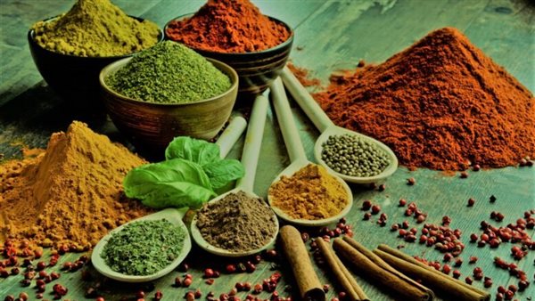 قد تؤدي إلى وفاتك..إدارة الغذاء والدواء تحذر: تخلص من هذه التوابل فورا