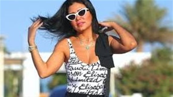 «استنونا في شارع 9».. رانيا يوسف وهدى الإتربي في وصلة غناء ورقص داخل السيارة | شاهد