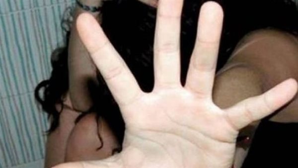 سيشن ملابس داخلية.. القصة الكاملة لاستدراج رجل أعمال لموديل حسناء