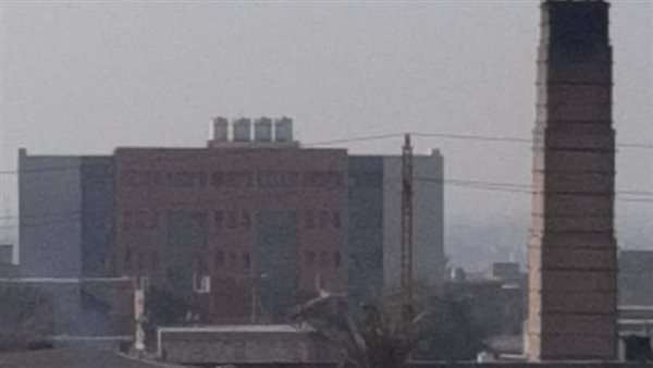 أهالي عرب العيايدة بالصف لمحافظ الجيزة: أدخنة المصانع الغير مرخصة تهدد طلاب المدارس بالموت المؤكد