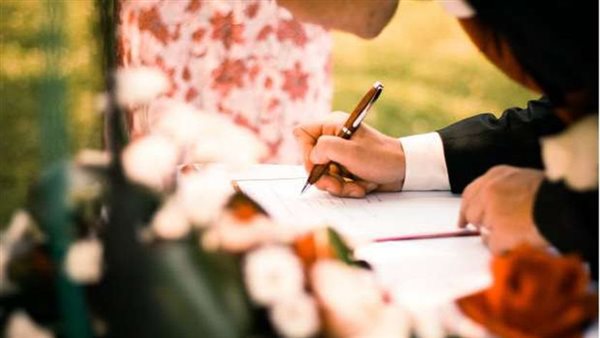 مش عايز يخلف مني عشان بيحب بنت الجيران.. عروس تطلب الخلع من زوجها