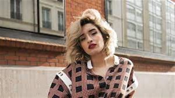 لقطات فاضحة.. مشاهد جريئة في مسلسل فرنسي تورط ممثلة جزائرية | فيديو