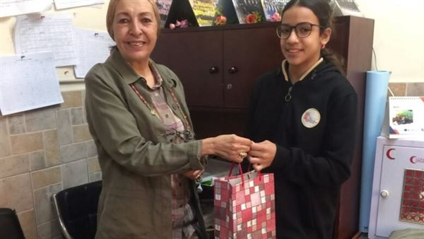 ما القصة؟..السوشيال ميديا تحتفي بفتاة صغيرة انقذت طفلة من الخطف