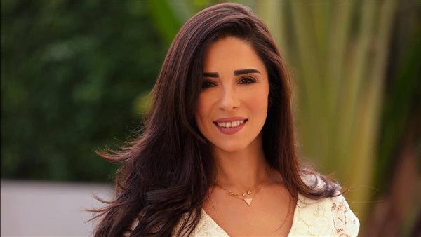 «ظهري انكسر».. زوج الإعلامية أسماء مصطفى ينعيها بكلمات مؤثرة ويكشف موعد جنازتها