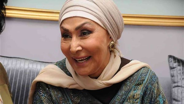 «محدش عارفنا».. فيديو نادر لـ سهير البابلي ويسرا داخل مترو الأنفاق | شاهد