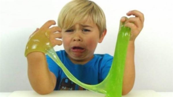 ابعديه عن طفلك..حقيقة تسبب السلايم في الإسهال والأمراض الجلدية وضعف الخصوبة