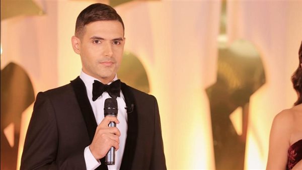 المذيع احمد صلاح يتألق بإطلاله أنيقة سوداء في ليله افتتاح مهرجان القاهرة السينمائي