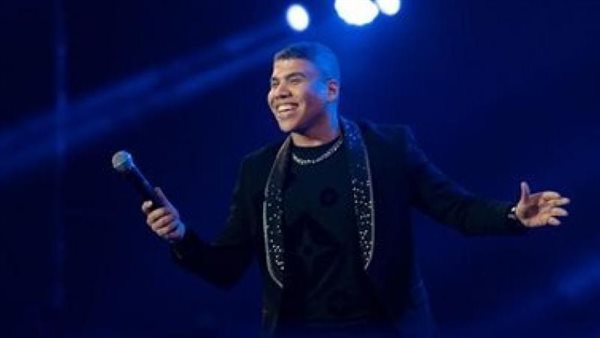 لايقة على البلد.. أول رد من عمر كمال عن سبب تغيير كلمات خمور وحشيش لتمور وحليب بالرياض | فيديو