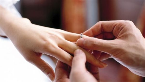 رؤية 3 أجزاء بجسدها..ماذا يحل للخاطب بعد قراءة الفاتحة ؟ 