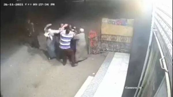 معركة نص الليل.. تفاصيل حرب شوارع بين سيدتين تنتهي بقتيل و3 مصابين 