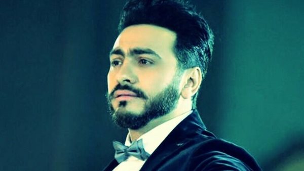 حاسس إني اتجننت..فيديو نادر يصدم جمهور تامر حسني بسبب تغير ملامحه تمامًا | شاهد