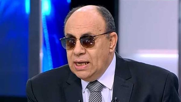 لا يروح جامع ولا يدخل ولاده مدرسة.. رد مفاجئ من مبروك عطية عن تحريم فوائد البنوك | فيديو