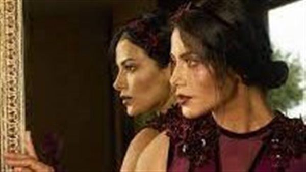 خلال فعاليات القاهرة السينمائي.. رد فعل صبا مبارك مع معجب أمسك يدها | فيديو