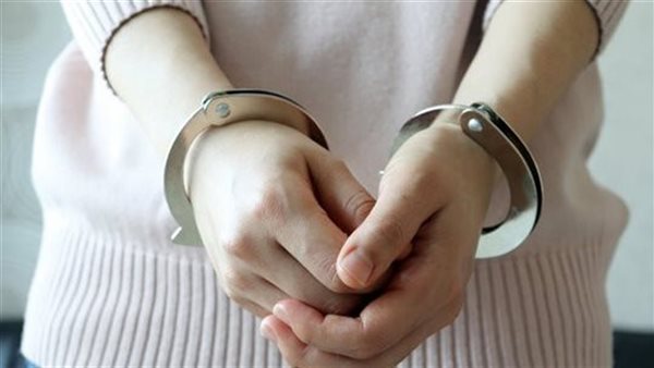 واقفة في البلكونة عريانة.. تفاصيل القبض على سيدة التجمع