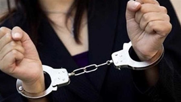 وقفت عارية..قرار عاجل من النيابة بشأن المتهمة بخلع ملابسها داخل بلكونة بالتجمع