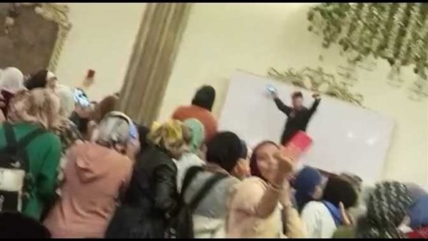 تحرك عاجل من التعليم..«مدرس خصوصي» يرقص مع طالبات على مهرجانات بالمنوفية | فيديو 