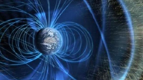 تتسبب في حدوث ظاهرة غير متوقعة.. رياح شمسية تضرب الأرض في هذا التوقيت