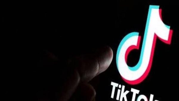 بعد اتهامها بالحث على الرذيلة..حكاية 4 تطبيقات أشعلت السوشيال ميديا