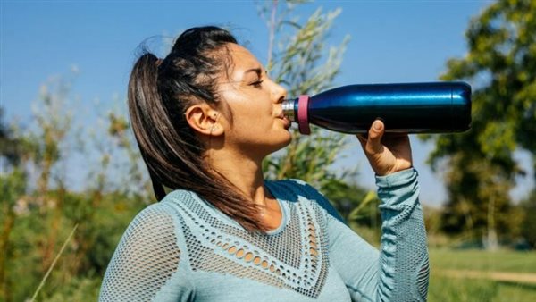 لتجنب حدوث جفاف.. خبراء يحددون عدد أكواب المياه المناسبة يوميا حسب السن والنوع