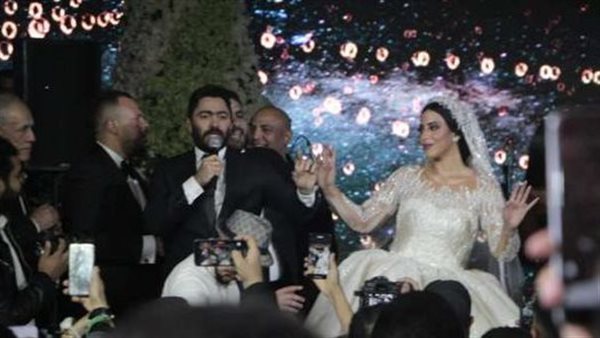 المجهول يطلع بره.. انفعال ابنة ماجد المصري على معازيم حفل زفافها | شاهد