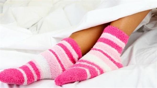 احذر..أضرار ارتداء الجورب أثناء النوم في الشتاء