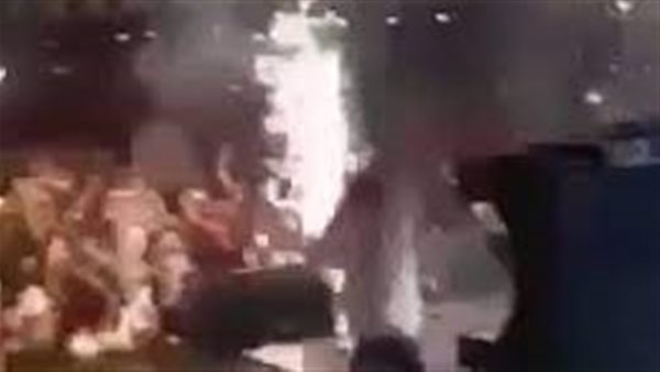 أنا مش زعلان.. لحظة سقوط حمو بيكا على المسرح | فيديو