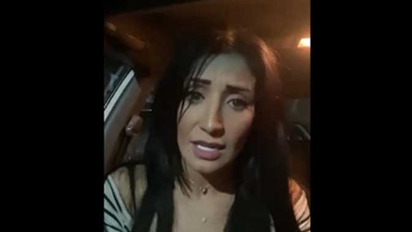 مليش علاقة بقناة الجزيرة.. أول رد من المطربة دينا حسين المتهمة بالإساءة لفنانات مصر