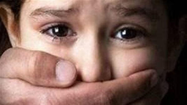 كانوا بيلعبوا مع ابنته..تفاصيل ضبط سائق اعتدى جنسيا على طفلتين في البحيرة