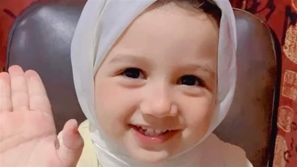 سامحيني..رسالة مبكية من والد مريم أصغر محاربات السرطان بعد وفاة ابنته