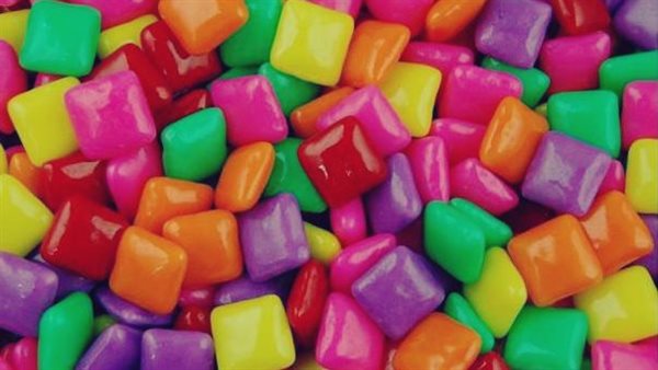 منها انتقال ضروسك من مكانها.. 4 أضرار لمضغ اللبان