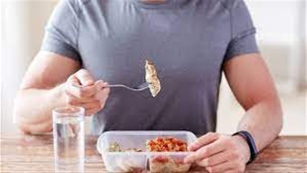 الإفتاء تحسم الجدل..هل يحرم الأكل على جنابة أو تناول الطعام في الحمام؟