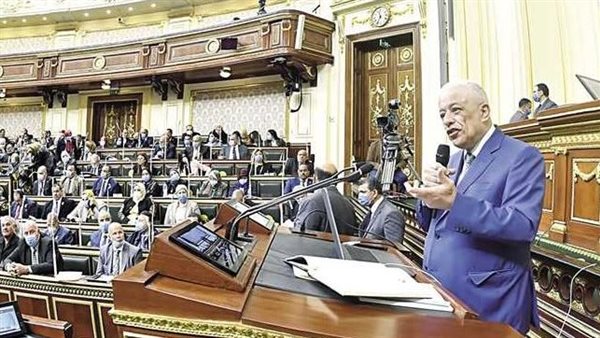 أزمة المناهج وتعيين المدرسين تشتعل..الحكومة تعتذر لـ«النواب» بسبب لعبة وزير التعليم