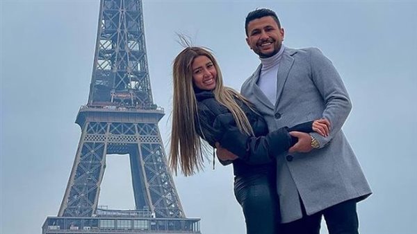 أكل ومرعة وقلة صنعة..علي غزلان يمازح زوجته بفيديو غريب على تيك توك | شاهد