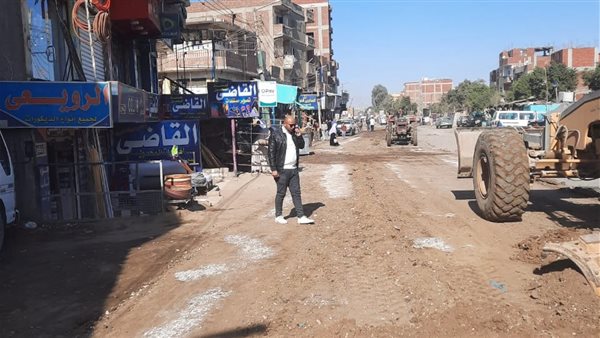 لتيسير حركة المرور بالصف.. الوحدة المحلية بالاخصاص تقوم بتوسعة الطريق 21 ورفع الاشغالات منه