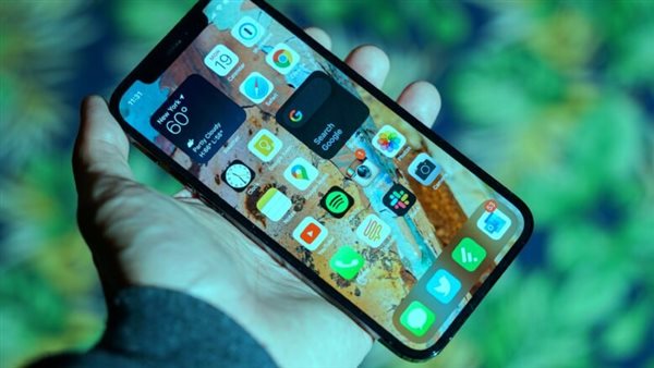 بدون أدوات إضافية.. حيلة بسيطة لرفع صوت هاتفك