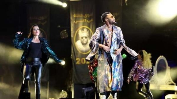 نجوم بملابس تشبه الفساتين..إطلالات رجالية أثارت الجدل في 2021 | شاهد